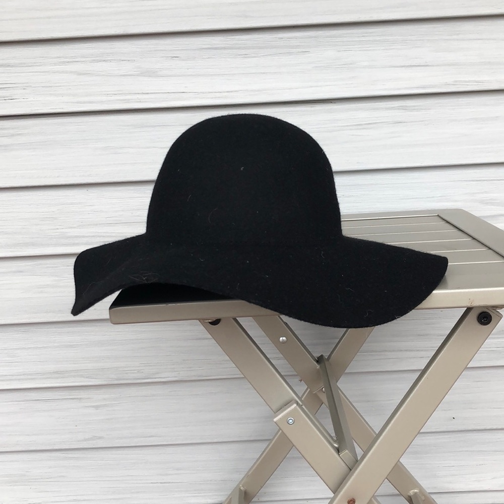 Black floppy sun or winter hat